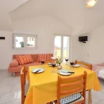 Lejlighed In With Sea Views, Balcony, Air Conditioning, Wifi 566-1