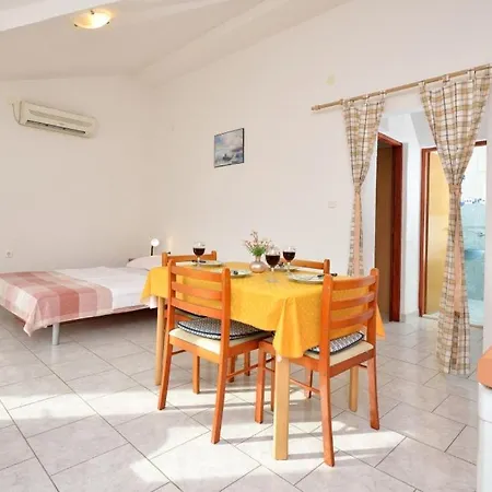 In With Sea Views, Balcony, Air Conditioning, Wifi 566-1 *
