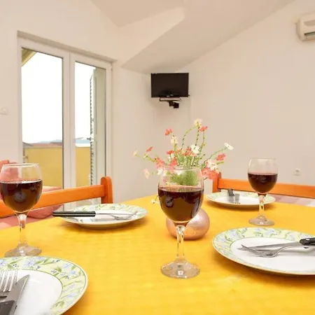 Apartman In With Sea Views, Balcony, Air Conditioning, Wifi 566-1 Drage
