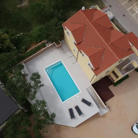 Apartment In With Sea Views, Balcony, Air Conditioning, Wifi 566-1 Drage