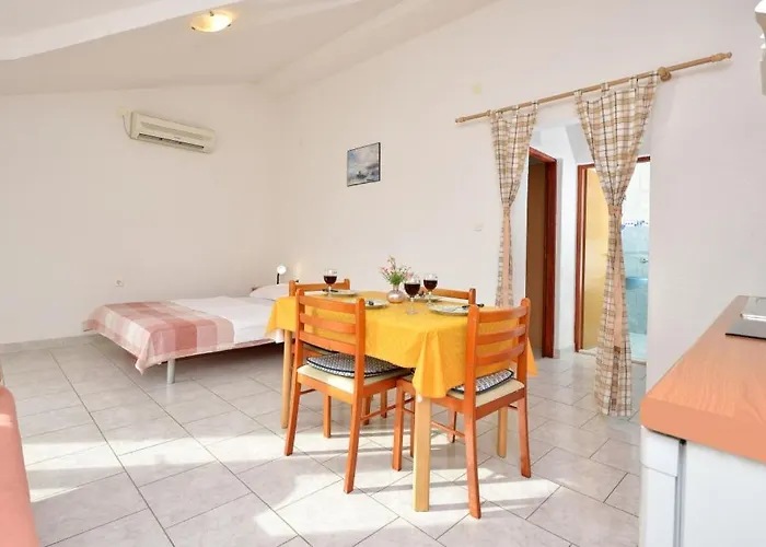 In With Sea Views, Balcony, Air Conditioning, Wifi 566-1 *