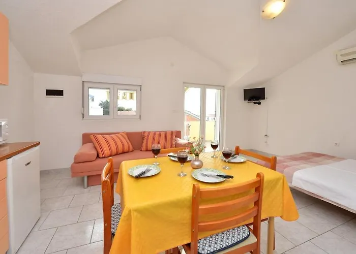 Apartman In With Sea Views, Balcony, Air Conditioning, Wifi 566-1